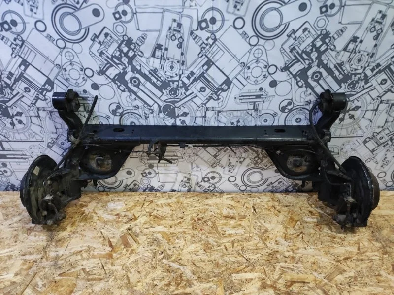 Задняя балка Nissan Juke 2012 555011KK0A F15