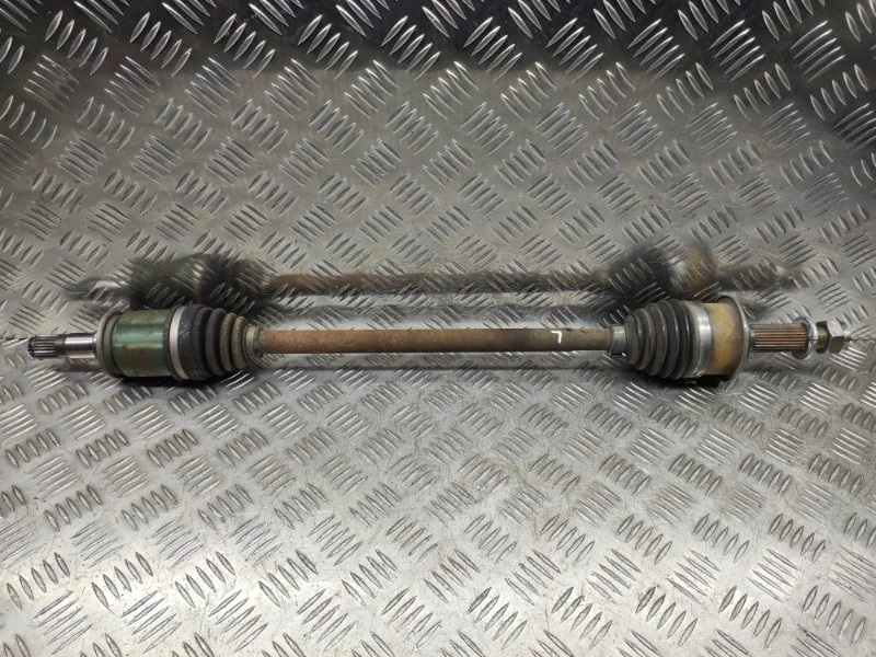 Привод Mitsubishi Outlander XL 3715A007 CW5W 4B12