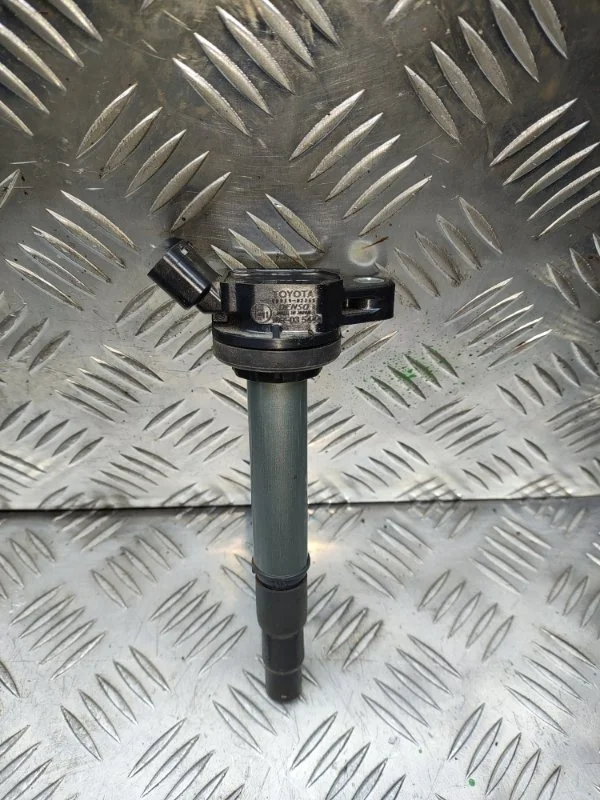 Катушка зажигания Toyota Corolla 9091902258 E180 2ZRFE