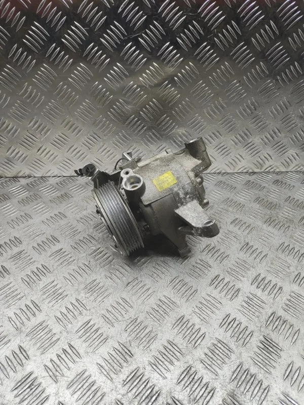Компрессор кондиционера Subaru Forester 73111FG000 FB20