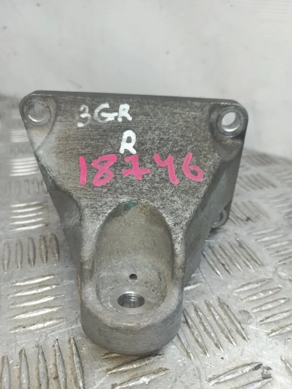 Кронштейн опоры двигателя Lexus GS 300 2005 1231131040 3GR-FSE, правый