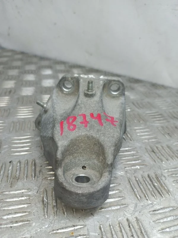 Кронштейн опоры двигателя Lexus GS 300 2005 1230231010 3GR-FSE, левый