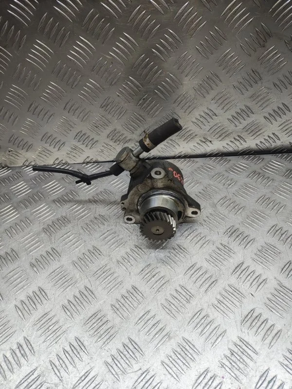 Вакуумный насос Nissan Cabstar 2011 14650MA70A F24M ZD30