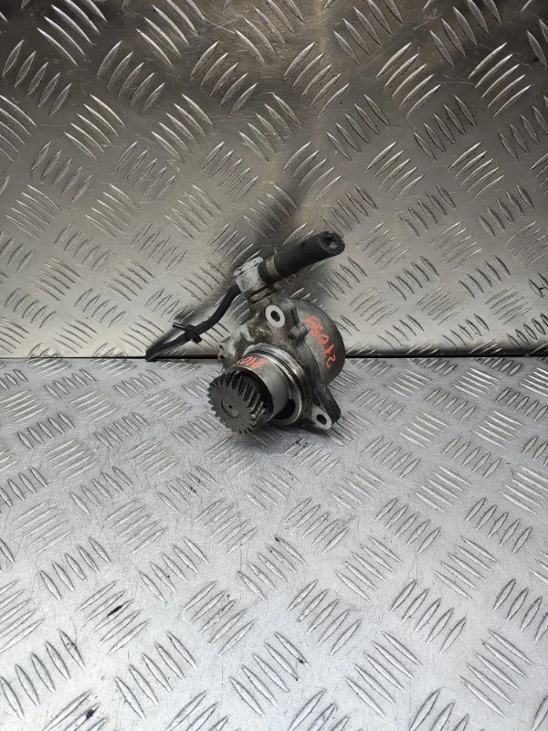 Вакуумный насос Nissan Cabstar 2011 14650MA70A F24M ZD30