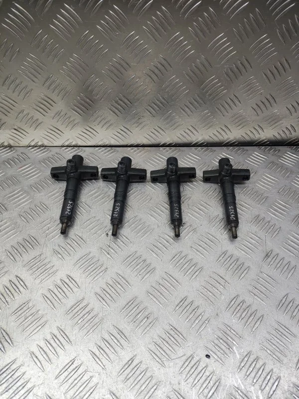 Форсунка топливная Mitsubishi Pajero 3 ME203961 V73 4M41