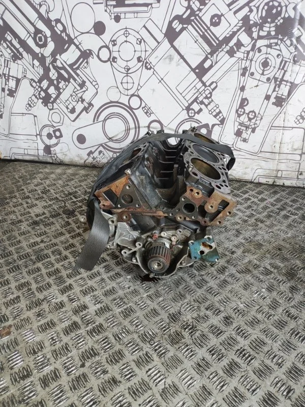 Блок цилиндров Mitsubishi Pajero 3 MD300990 V75W 6G74