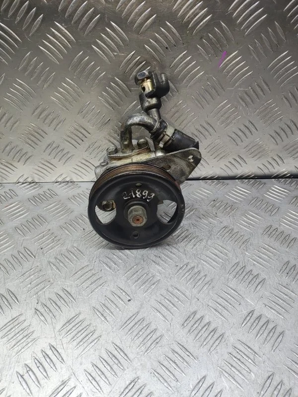 Насос ГУРа Nissan Maxima 49110CB000 A33 VQ30DE