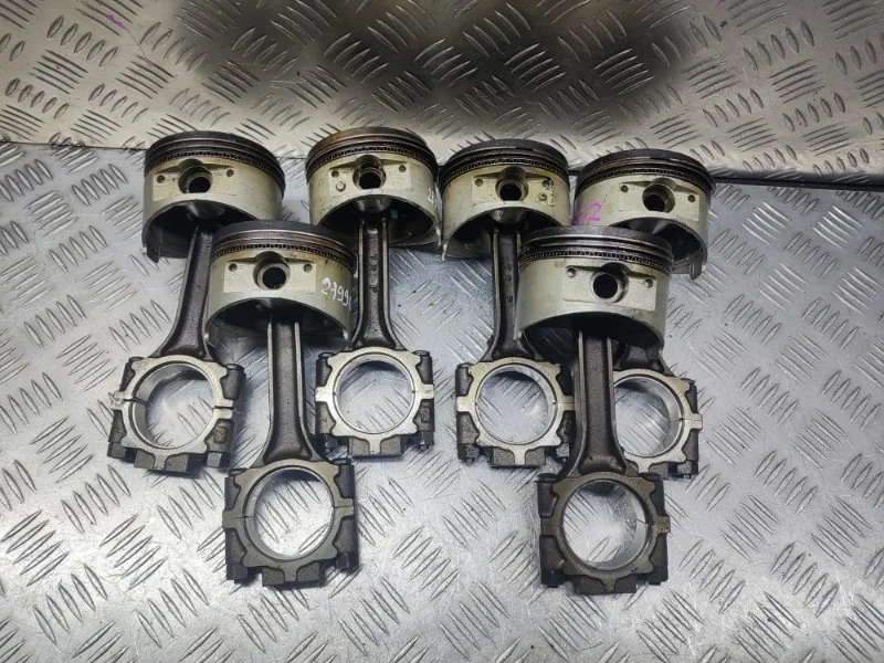 Поршень шатун Mitsubishi Pajero MD096043 6G72