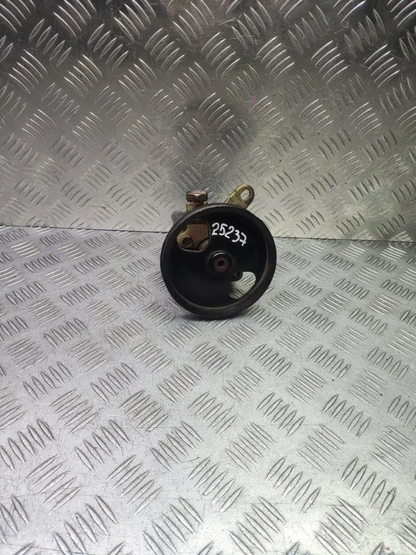 Насос ГУРа Nissan Almera Primera 49110AV700 B10 N16 P12 QG16DE