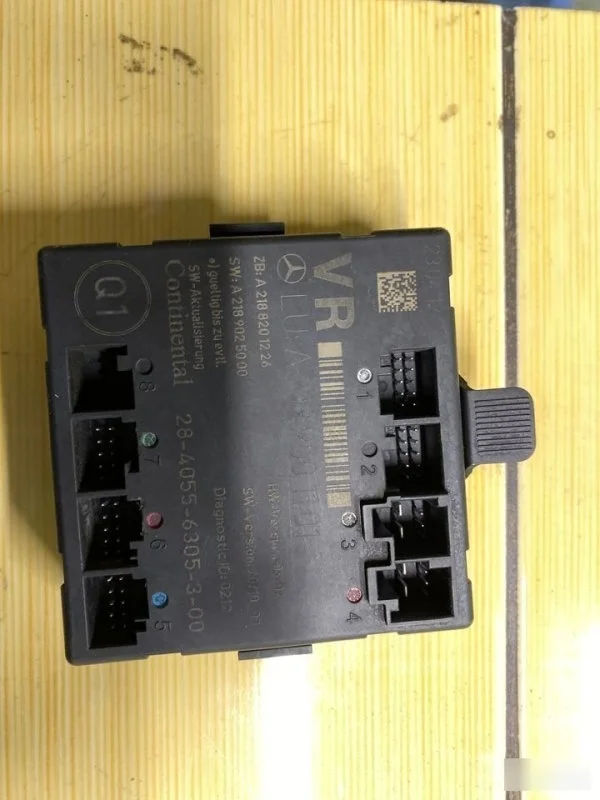 Блок управления двери Mercedes A2189001101 W218