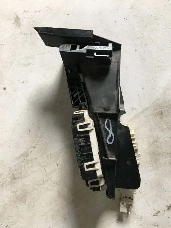 Замок двери Mercedes A2047201835, передний правый