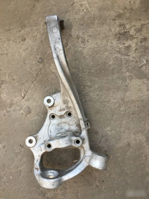 Кулак поворотный Mercedes A2053322100