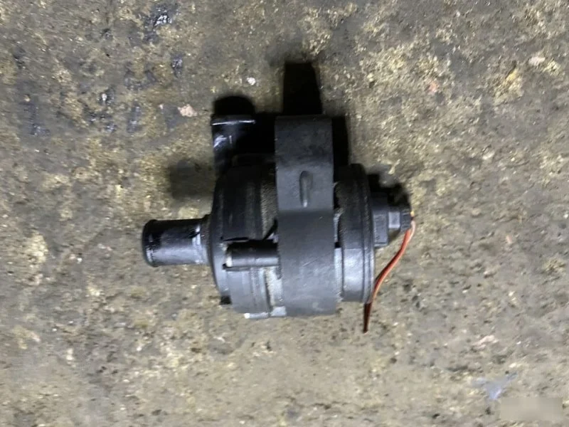 Помпа водяная Mercedes A2118350028
