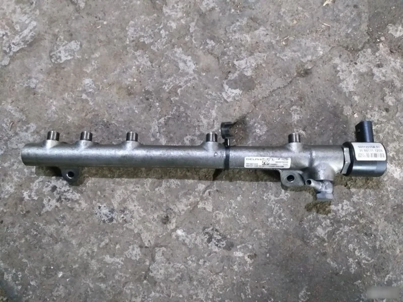 Топливная рампа Mercedes A6460700395