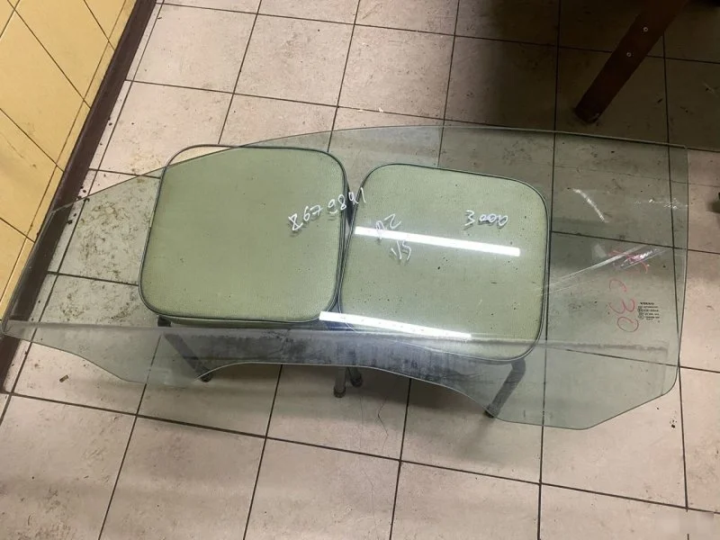 Стекло двери Volvo C30 8679841, левое