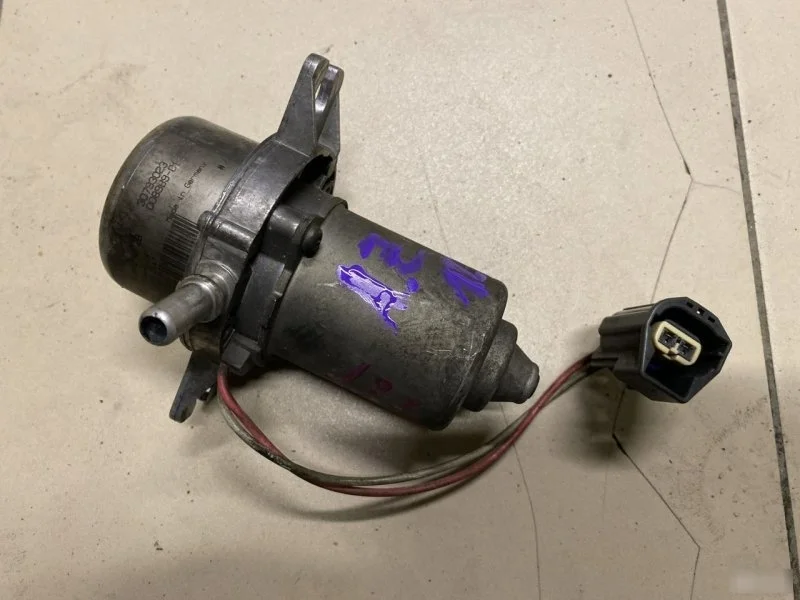 Насос вакуумный Volvo S40 31317530