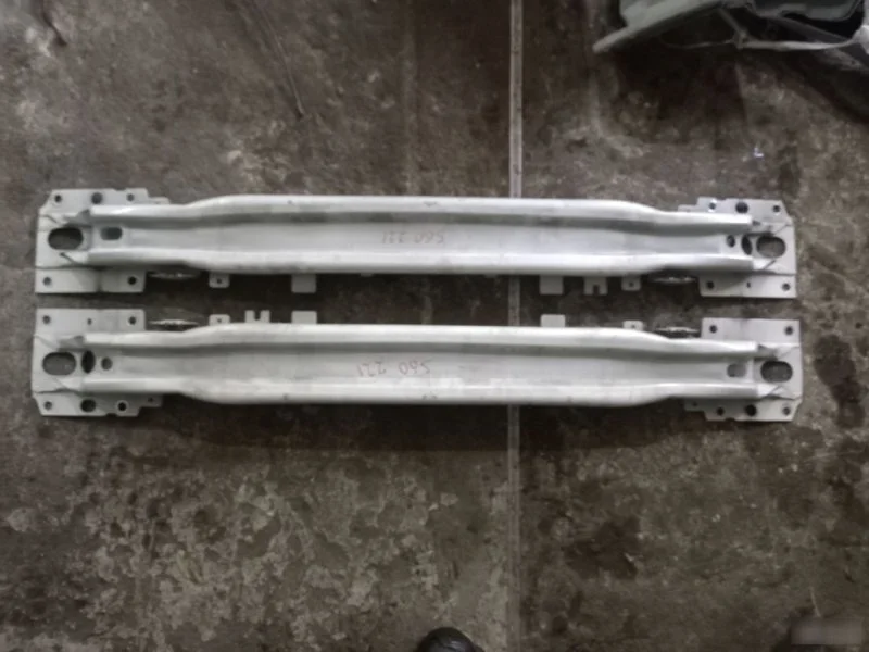 Усилитель бампера Volvo S60 31349058