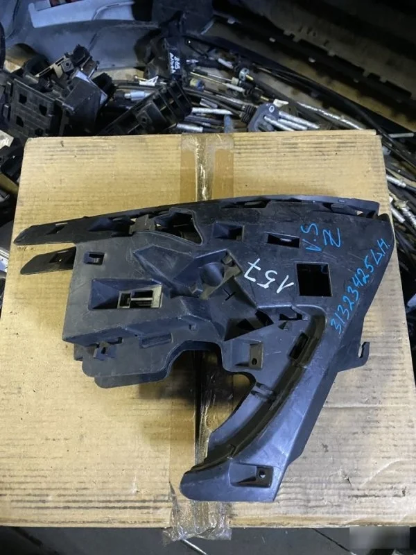 Кронштейн фароомывателя Volvo S60 31323425, левый