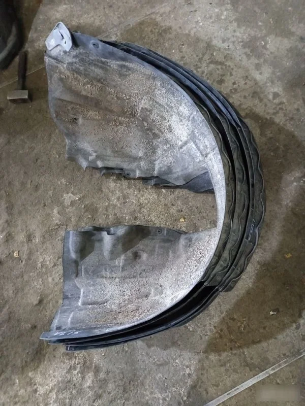 Подкрылок Volvo S60 30744864, передний правый