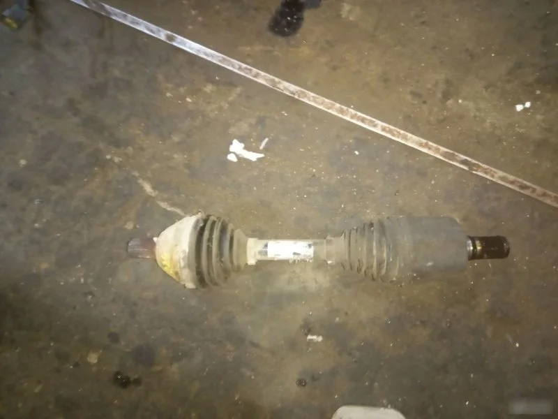 Приводной вал Volvo S60 36011294, левый