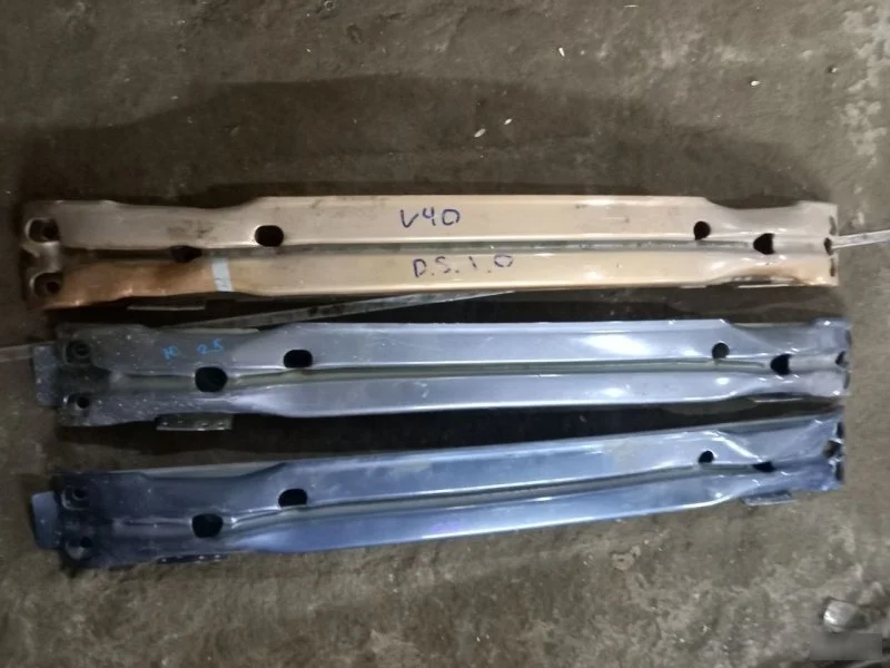 Усилитель бампера Volvo V40 31301976