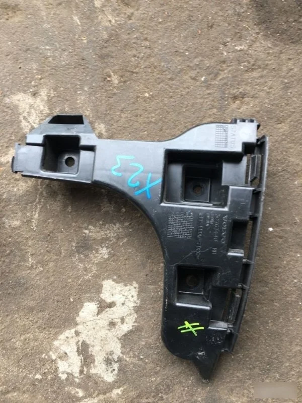 Кронштейн бампера Volvo XC60 30763440, задний