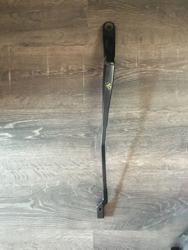 Поводок Volvo XC60 30753525, левый