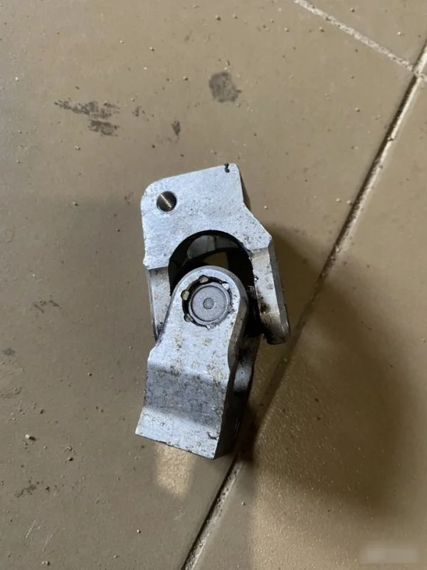 Кардан рулевого механизма Volvo XC90 30741476