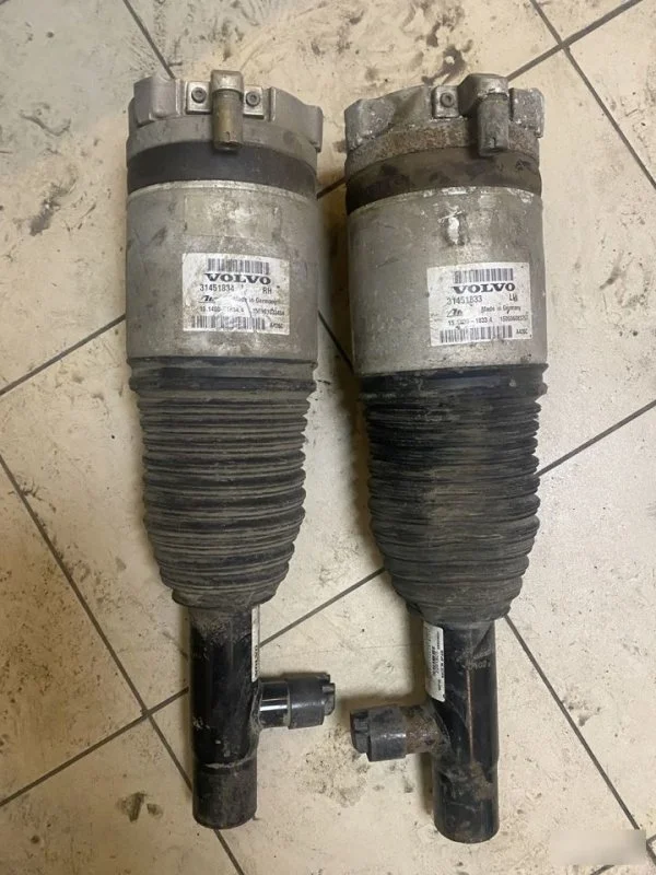 Пневмостойка Volvo XC90 31451833, передняя