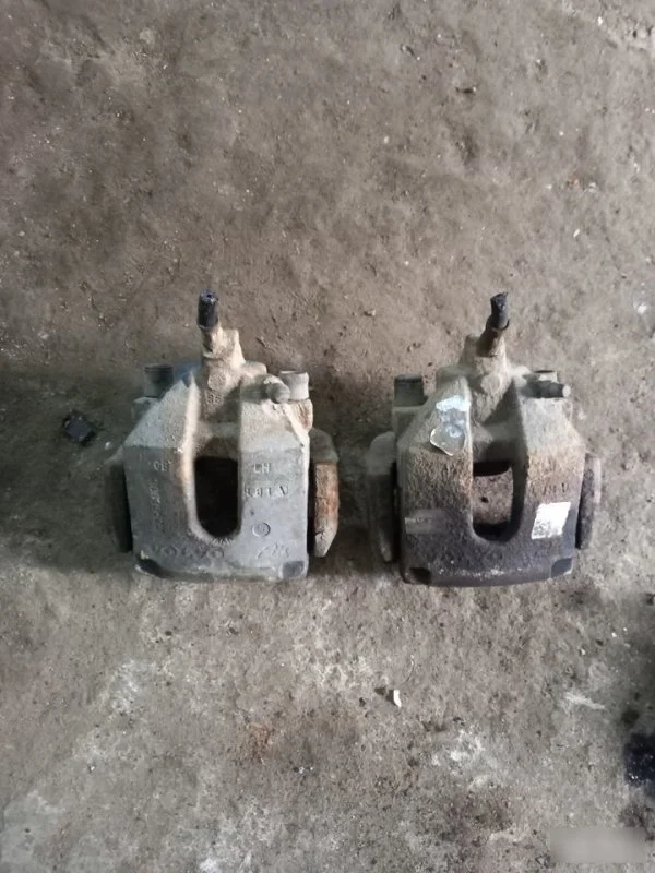 Суппорт Volvo XC90 8602854, задний левый