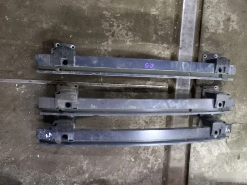 Усилитель бампера Volvo XC90 31656957