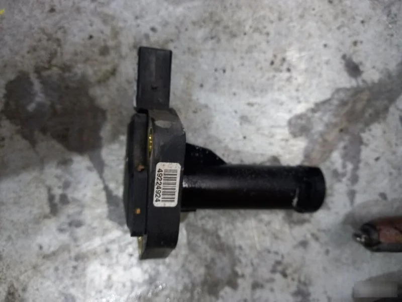 Датчик уровня масла Volvo 30774625