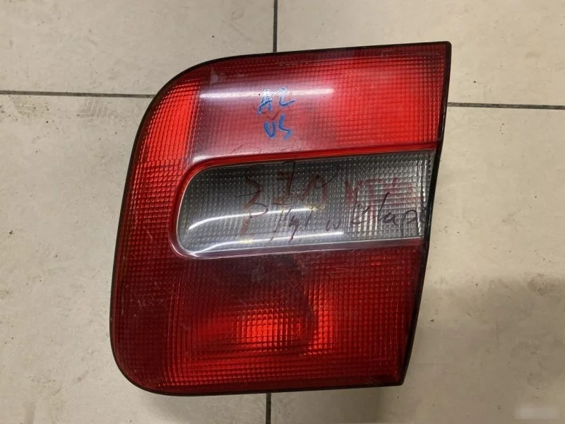 Фонарь Volvo 9151636, правый