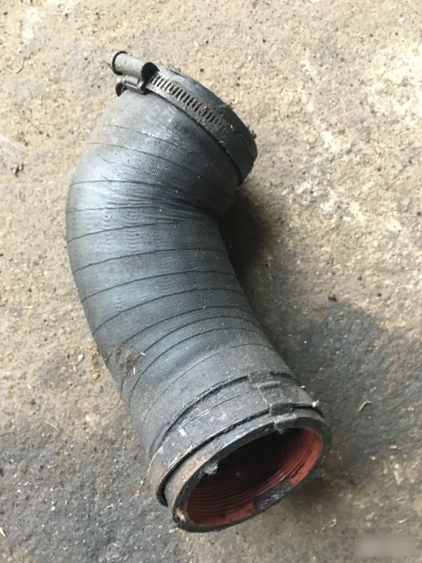 Шланг интеркулера Volvo 31274235