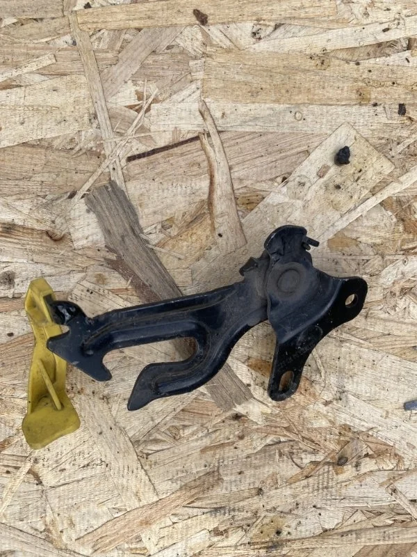 Крюк замка капота Volvo XC60 2014 31425790