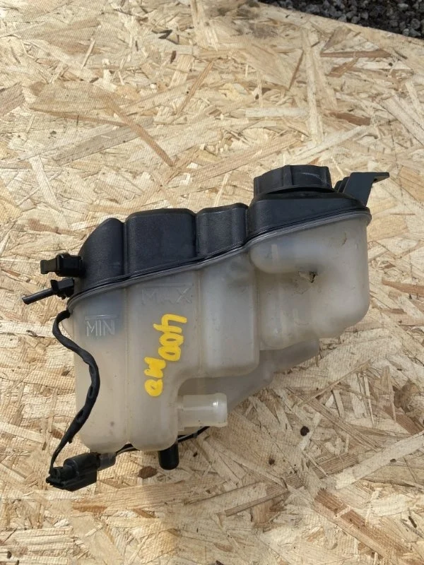 Бачок расширительный Volvo XC60 2014 31200320