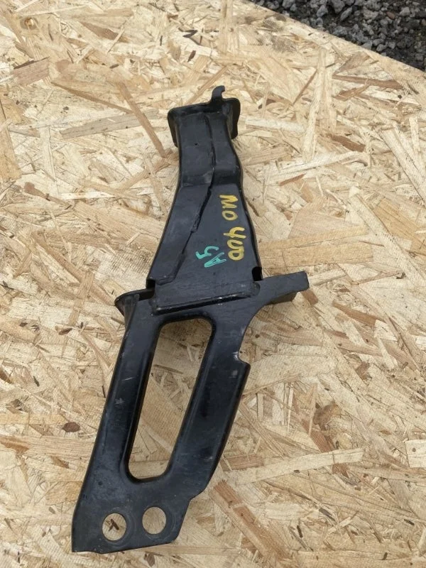 Кронштейн усилителя бампера Volvo XC60 2014 30760140, левый