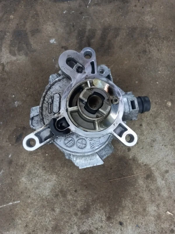 Вакуумный насос Volvo XC40 2020 31316688 D4204T16