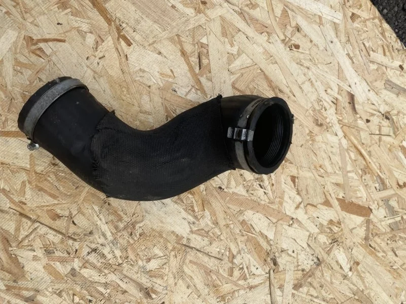 Патрубок интеркулера Volvo XC60 2014 31370208