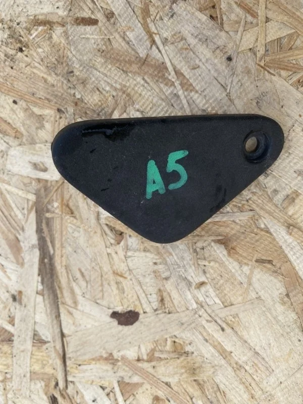 Кронштейн радиатора Volvo XC60 2014 30723367, правый