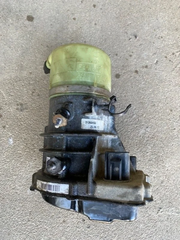 Насос ГУР Volvo XC70 2013 36012390 D5244T15