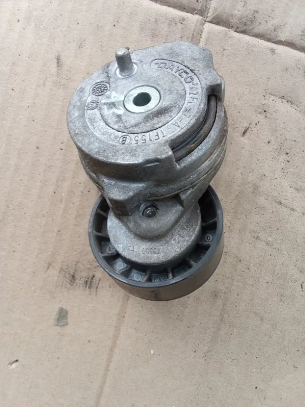 Натяжитель ремня Volvo XC70 2013 31330379 D5244T15