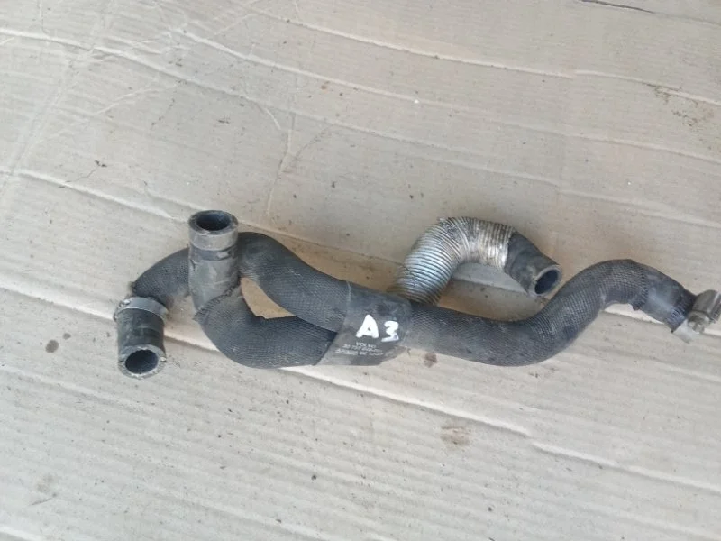 Шланг маслоохладителя Volvo XC70 2013 30757649 D5244T15