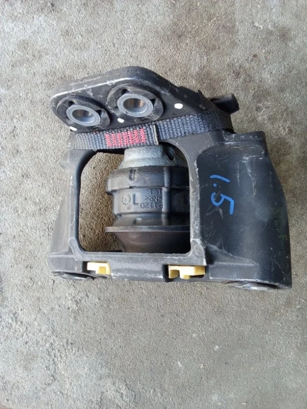 Опора ДВС Volvo 31686885, правая