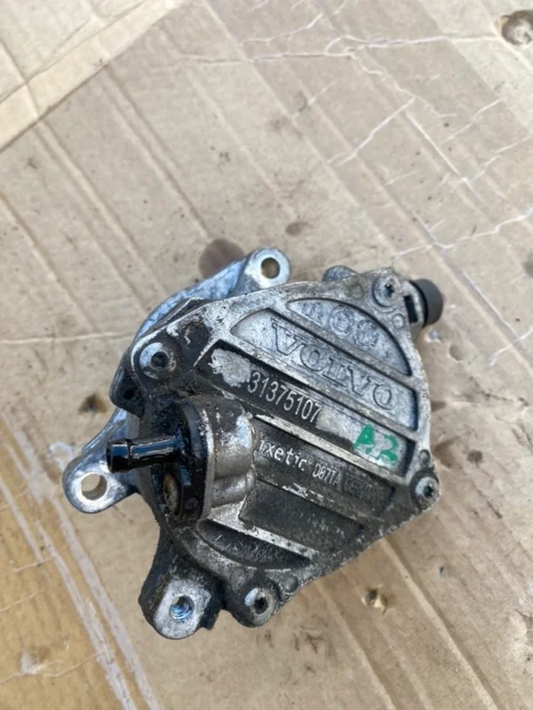 Вакуумный насос Volvo XC70 2013 31375107 D5244T15