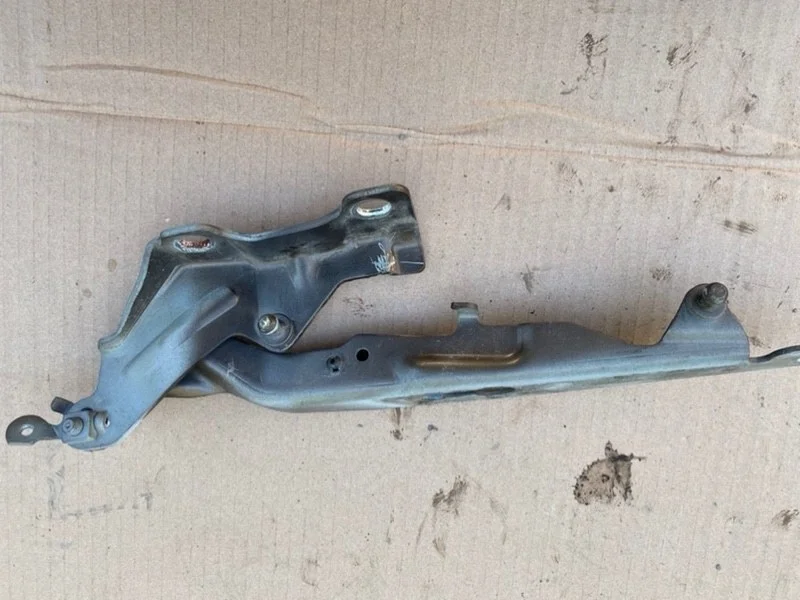 Петля капота Volvo XC70 2013 31250185 D5244T15, левая