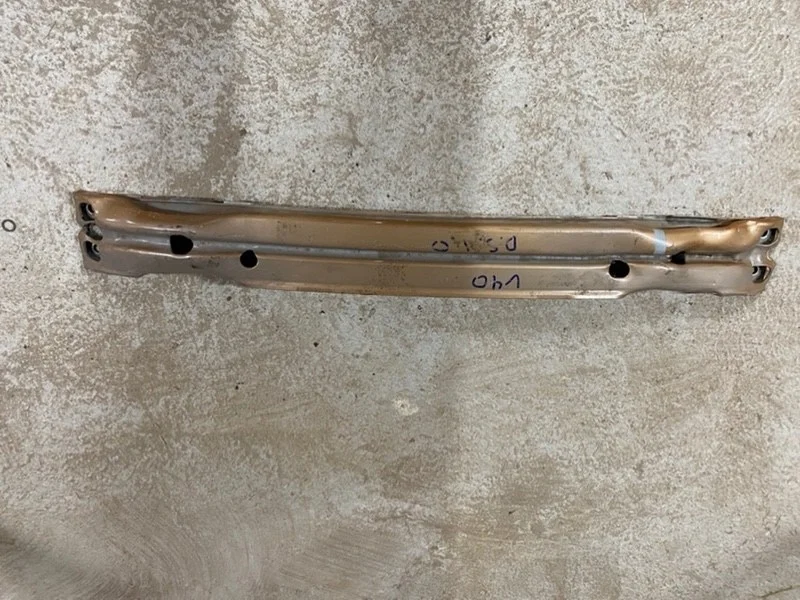 Усилитель бампера Volvo 31301976, передний