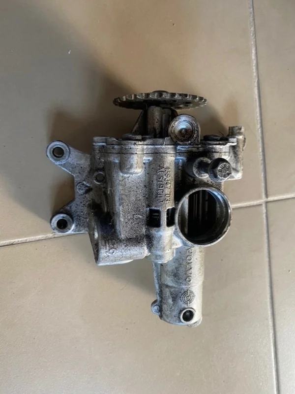 Масляный насос Volvo 31330979