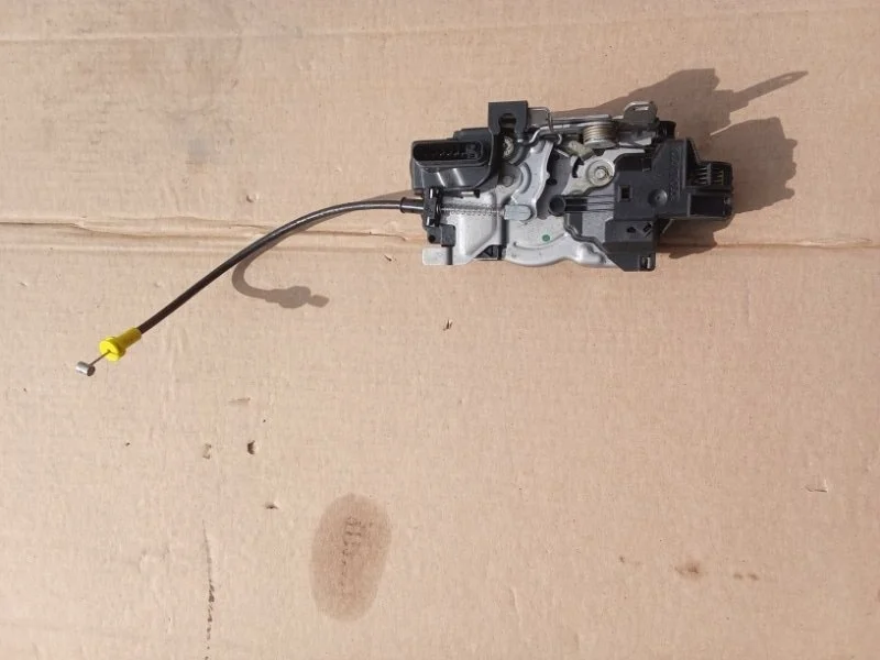 Замок двери Volvo XC40 2020 31462456 D4204T16, передний правый