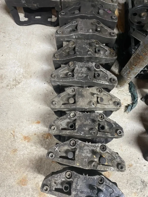 Суппорт тормозной Volvo 8602858, передний правый